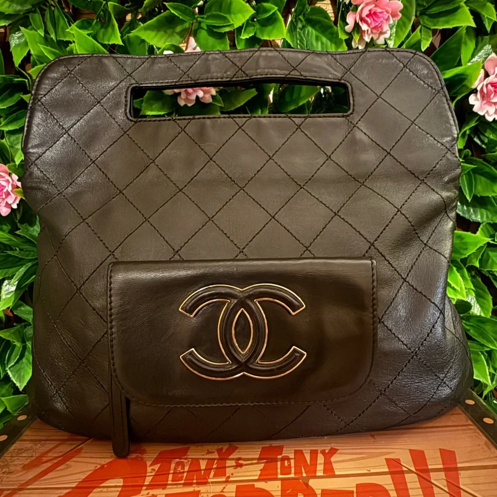 Chanel CC Black Leather fold over Hampton tote clutch hand bag - Picture 4 of 17